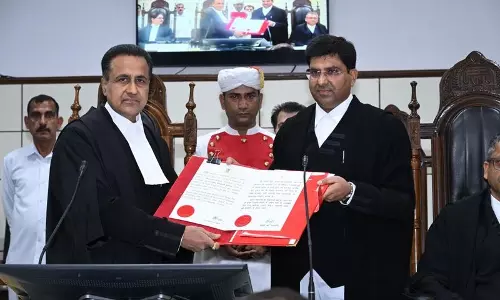 J&K के मुख्य न्यायाधीश ने दो नवनियुक्त न्यायाधीशों को शपथ दिलाई