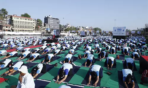 Nashik में योग महोत्सव 2025 अंतर्राष्ट्रीय योग दिवस की 50 दिवसीय उल्टी गिनती का प्रतीक