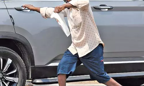 Andhra : सीएम से नहीं मिल पाए दिव्यांग Andhra : सीएम से नहीं मिल पाए दिव्यांग