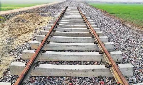 Andhra : अमरावती रेलवे लाइन के लिए 12 गांवों में खंभे चिह्नित करने का काम पूरा हुआ