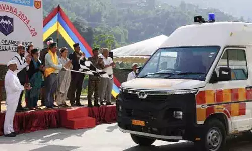 मंत्री ने Kinnaur में एंबुलेंस को हरी झंडी दिखाई, पुल का उद्घाटन किया