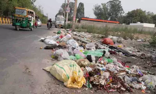 Ladowali Road पर कूड़े का ढेर, लोगों ने नगर निगम की अनदेखी पर जताया विरोध Ladowali Road पर कूड़े का ढेर, लोगों ने नगर निगम की अनदेखी पर जताया विरोध