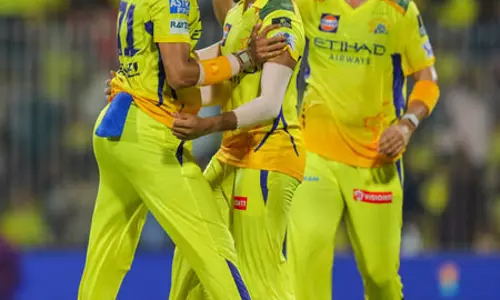 हसी ने सीएसके के जल्दी बाहर हो जाने के बावजूद कहा, कैंप में कोई घबराहट नहीं है