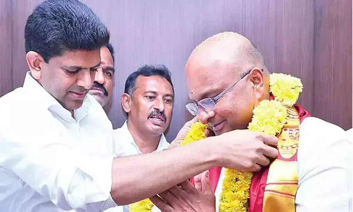 Andhra: महापौर से गुंटूर के विकास में अपनी छाप छोड़ने का आग्रह Andhra: महापौर से गुंटूर के विकास में अपनी छाप छोड़ने का आग्रह