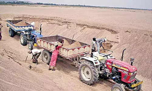 Telangana : इंदिराम्मा के घरों के लिए 112 लाख घन मीटर रेत मुफ्त Telangana : इंदिराम्मा के घरों के लिए 112 लाख घन मीटर रेत मुफ्त