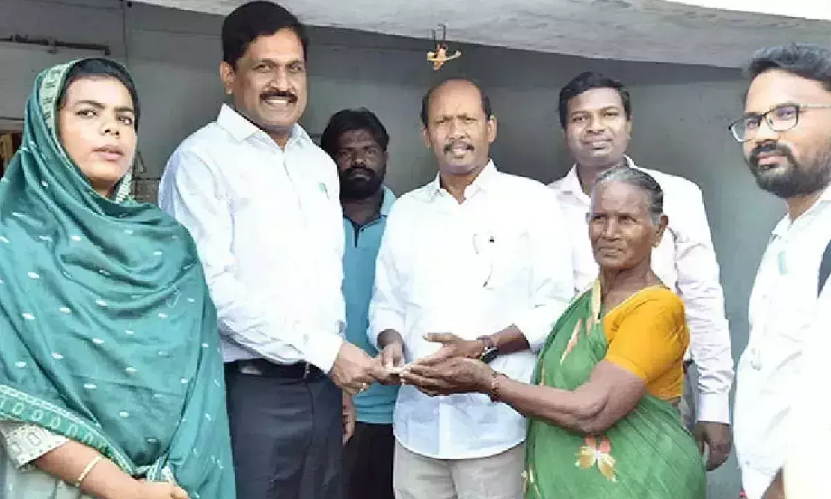 Andhra: अधिकारियों को प्रकाशम विकास पर ध्यान केंद्रित करने के निर्देश दिए गए Andhra: अधिकारियों को प्रकाशम विकास पर ध्यान केंद्रित करने के निर्देश दिए गए