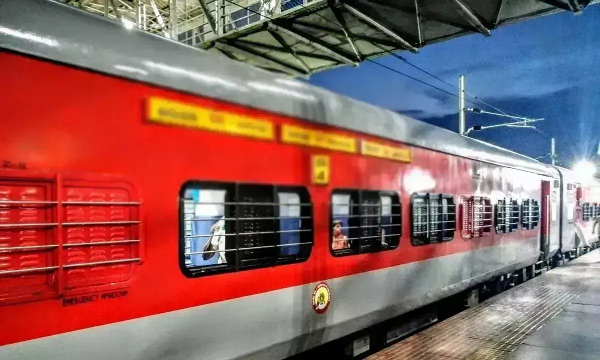 Andhra: नारायणद्रि एक्सप्रेस पर लुटेरों का हमला