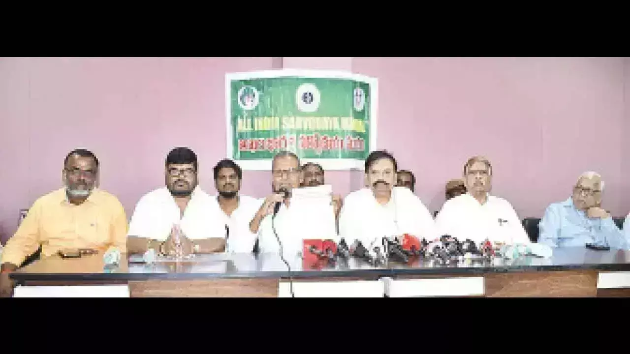 Telangana: भूदान भूमि अनियमितताओं की जांच होनी चाहिए Telangana: भूदान भूमि अनियमितताओं की जांच होनी चाहिए
