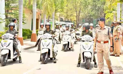 Hyderabad: साइबराबाद शी टीम्स को स्कूटर दिए गए Hyderabad: साइबराबाद शी टीम्स को स्कूटर दिए गए