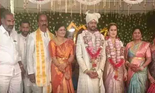 Vemulawada के व्यक्ति ने इतालवी महिला से शादी की Vemulawada के व्यक्ति ने इतालवी महिला से शादी की