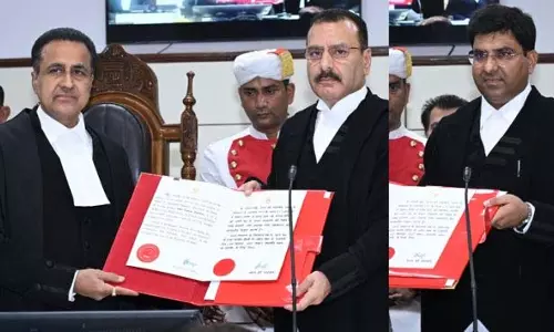 Jammu: मुख्य न्यायाधीश ने दो नवनियुक्त न्यायाधीशों को शपथ दिलाई Jammu: मुख्य न्यायाधीश ने दो नवनियुक्त न्यायाधीशों को शपथ दिलाई