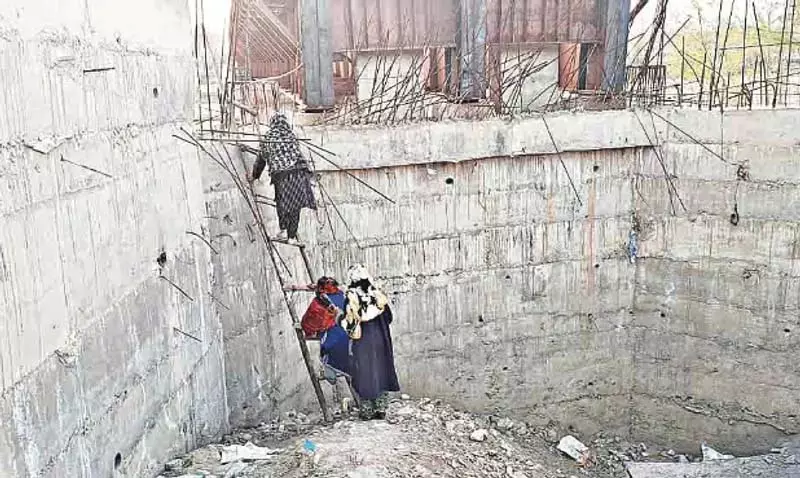 Kupwara 17 साल बाद भी लंगेट तुलवारी पुल अधूरा, स्थानीय लोग परेशान Kupwara 17 साल बाद भी लंगेट तुलवारी पुल अधूरा, स्थानीय लोग परेशान