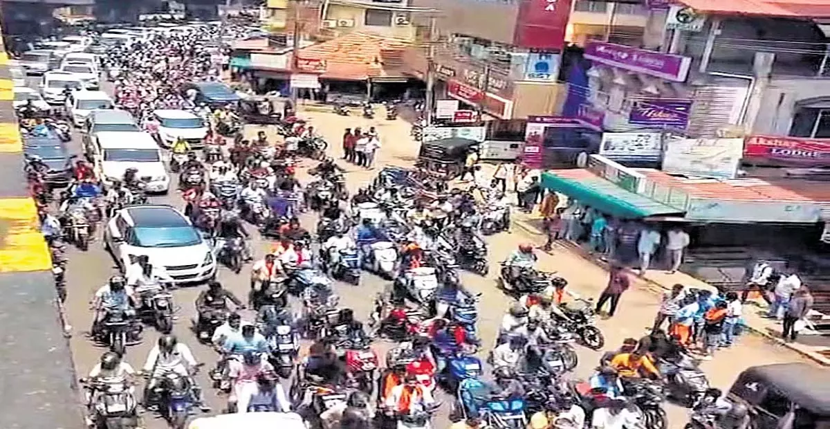 Karnataka: विहिप कार्यकर्ता की हत्या के खिलाफ दक्षिण कन्नड़ बंद Karnataka: विहिप कार्यकर्ता की हत्या के खिलाफ दक्षिण कन्नड़ बंद