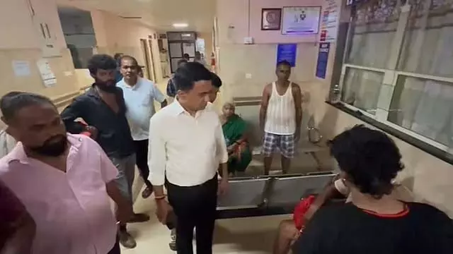 गोवा के लैराई देवी मंदिर में भगदड़: 6 की मौत, 30 से अधिक घायल गोवा के लैराई देवी मंदिर में भगदड़: 6 की मौत, 30 से अधिक घायल