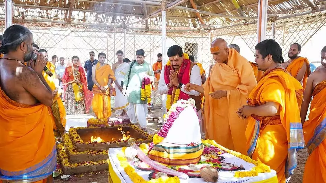 MP CM : ओंकारेश्वर में एकात्म महोत्सव के समापन समारोह में शामिल हुए MP CM : ओंकारेश्वर में एकात्म महोत्सव के समापन समारोह में शामिल हुए