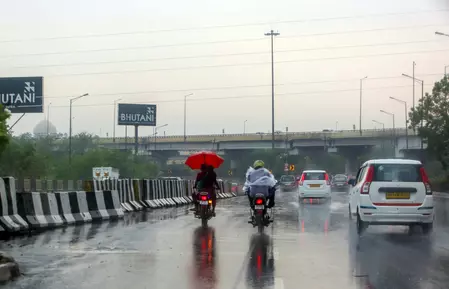 दिल्ली-एनसीआर में आंधी-तूफान का कहर, मौसम विभाग ने फिर दी चेतावनी दिल्ली-एनसीआर में आंधी-तूफान का कहर, मौसम विभाग ने फिर दी चेतावनी