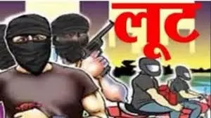 Samba : सैनिक के घर से लाखों रुपये की लूट, परिवार सदमे में Samba : सैनिक के घर से लाखों रुपये की लूट, परिवार सदमे में