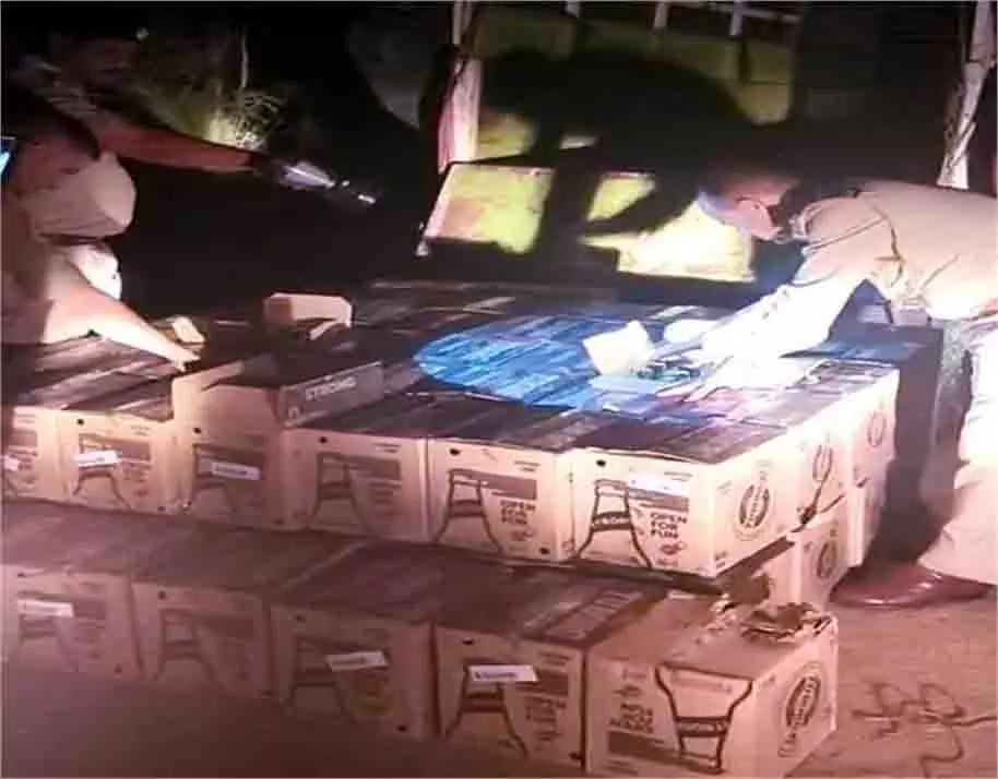 Himachal Pradesh: पुलिस चौकी टीम की बड़ी कार्रवाई, 83 पेटी अवैध बीयर से भरी जीप पकड़ने में मिली सफलता Himachal Pradesh: पुलिस चौकी टीम की बड़ी कार्रवाई, 83 पेटी अवैध बीयर से भरी जीप पकड़ने में मिली सफलता