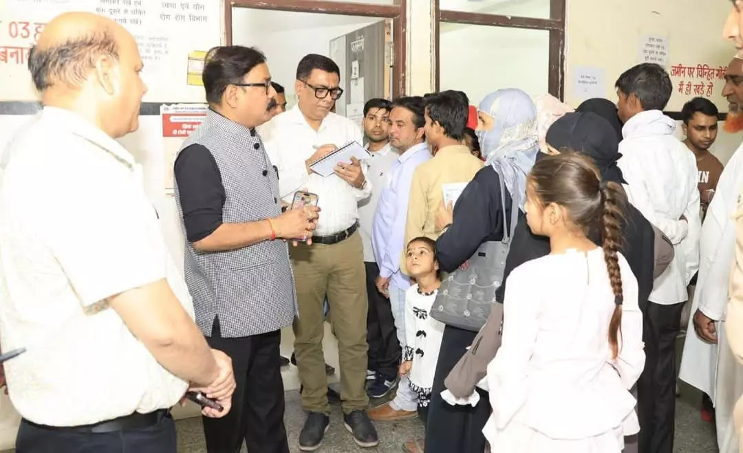 Bareilly: डीएम का 300 बेड अस्पताल में छापा, ओपीडी में प्रशिक्षु चिकित्सकों की मिली तैनाती Bareilly: डीएम का 300 बेड अस्पताल में छापा, ओपीडी में प्रशिक्षु चिकित्सकों की मिली तैनाती