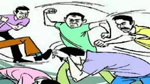 Bareilly में बारात के दौरान डीजे विवाद बना बवाल, युवक की जमकर पिटाई Bareilly में बारात के दौरान डीजे विवाद बना बवाल, युवक की जमकर पिटाई