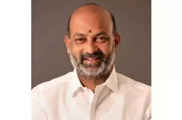 बंदी संजय ने Telangana की प्रमुख सड़कों को राष्ट्रीय राजमार्ग का दर्जा देने की मांग की बंदी संजय ने Telangana की प्रमुख सड़कों को राष्ट्रीय राजमार्ग का दर्जा देने की मांग की