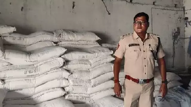 कटक में पुलिस ने डुप्लीकेट डिटर्जेंट बनाने वाली फैक्ट्री पर छापा मारा, 5 हिरासत में कटक में पुलिस ने डुप्लीकेट डिटर्जेंट बनाने वाली फैक्ट्री पर छापा मारा, 5 हिरासत में