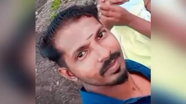 Pathanamthitta में ट्रैफिक हादसा, ओवरटेक के दौरान दो बाइकें भिड़ीं; एक की मौत Pathanamthitta में ट्रैफिक हादसा, ओवरटेक के दौरान दो बाइकें भिड़ीं; एक की मौत