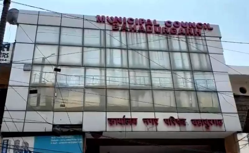 Bahadurgarh में सरकारी दफ्तरों में संपत्ति कर बकाया होने के कारण परेशानी Bahadurgarh में सरकारी दफ्तरों में संपत्ति कर बकाया होने के कारण परेशानी
