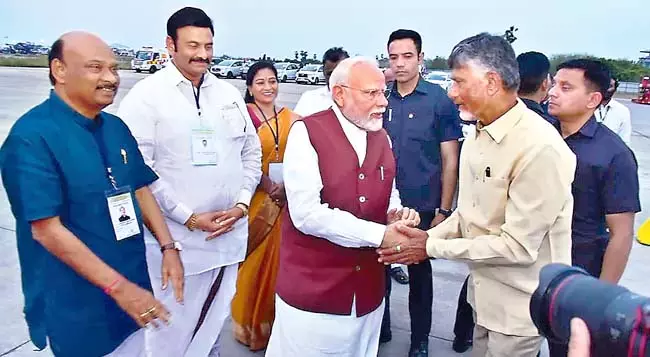 Amaravati : पुनर्निर्माण कार्यों का उद्घाटन समारोह निर्धारित समय से एक घंटे बाद समाप्त हुआ Amaravati : पुनर्निर्माण कार्यों का उद्घाटन समारोह निर्धारित समय से एक घंटे बाद समाप्त हुआ