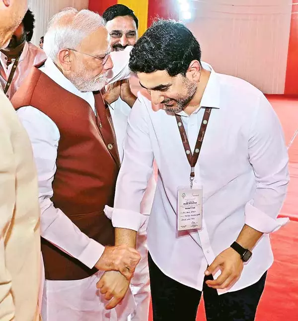 PM Modi ने शिक्षा मंत्री लोकेश से मज़ाक में कहा कि वे आकर उनसे मिलें PM Modi ने शिक्षा मंत्री लोकेश से मज़ाक में कहा कि वे आकर उनसे मिलें