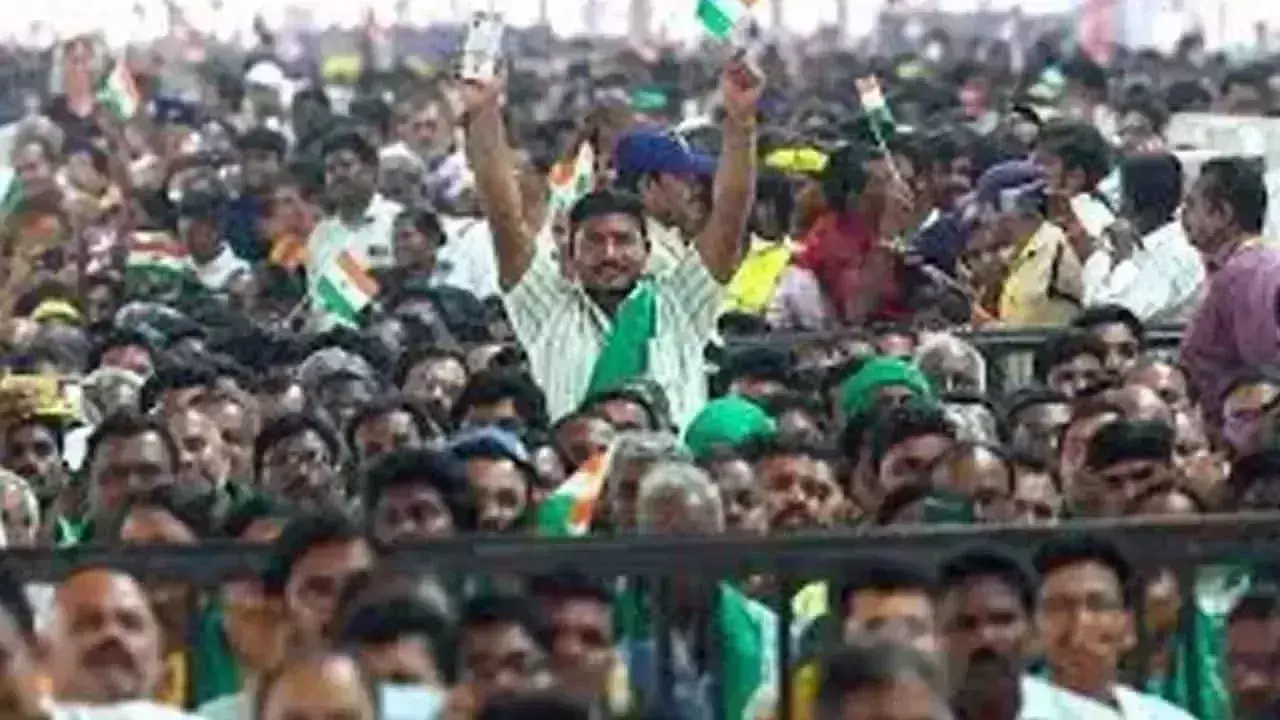 Andhra: बापटला से 16,000 लोग प्रधानमंत्री की बैठक में शामिल हुए Andhra: बापटला से 16,000 लोग प्रधानमंत्री की बैठक में शामिल हुए