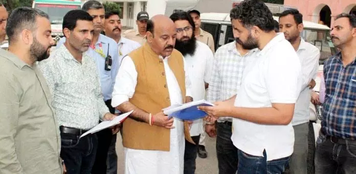 उपमुख्यमंत्री ने डाक बंगला Nowshera में निर्माण कार्यों की प्रगति का निरीक्षण किया उपमुख्यमंत्री ने डाक बंगला Nowshera में निर्माण कार्यों की प्रगति का निरीक्षण किया