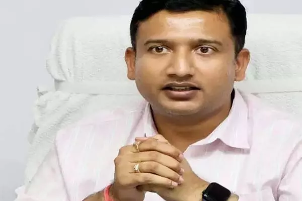 हीटस्ट्रोक से बचने के लिए सावधानी बरतें: कलेक्टर राजर्षि शाह हीटस्ट्रोक से बचने के लिए सावधानी बरतें: कलेक्टर राजर्षि शाह