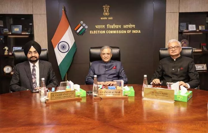 GOA: चुनाव आयोग ने चुनावी प्रक्रिया में सुधार के लिए तीन नई पहल की शुरुआत की GOA: चुनाव आयोग ने चुनावी प्रक्रिया में सुधार के लिए तीन नई पहल की शुरुआत की