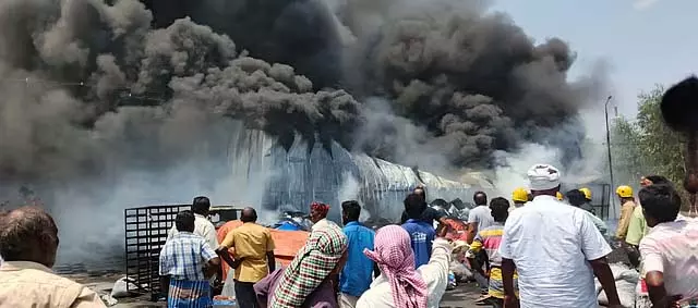 चिन्नासलेम में एक निजी ब्लोटॉर्च कंपनी में अचानक आग लग गई चिन्नासलेम में एक निजी ब्लोटॉर्च कंपनी में अचानक आग लग गई