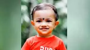 Palakkad में महिला ने दो साल के बेटे के साथ कुएं में छलांग लगाई, बच्चे की मौत Palakkad में महिला ने दो साल के बेटे के साथ कुएं में छलांग लगाई, बच्चे की मौत