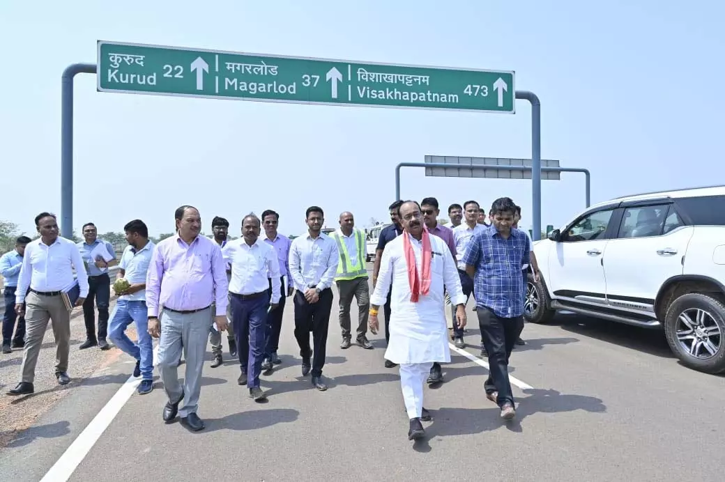 उप मुख्यमंत्री अरुण साव ने रायपुर-विशाखापट्टनम एक्सप्रेस-वे के कार्यों का किया औचक निरीक्षण उप मुख्यमंत्री अरुण साव ने रायपुर-विशाखापट्टनम एक्सप्रेस-वे के कार्यों का किया औचक निरीक्षण