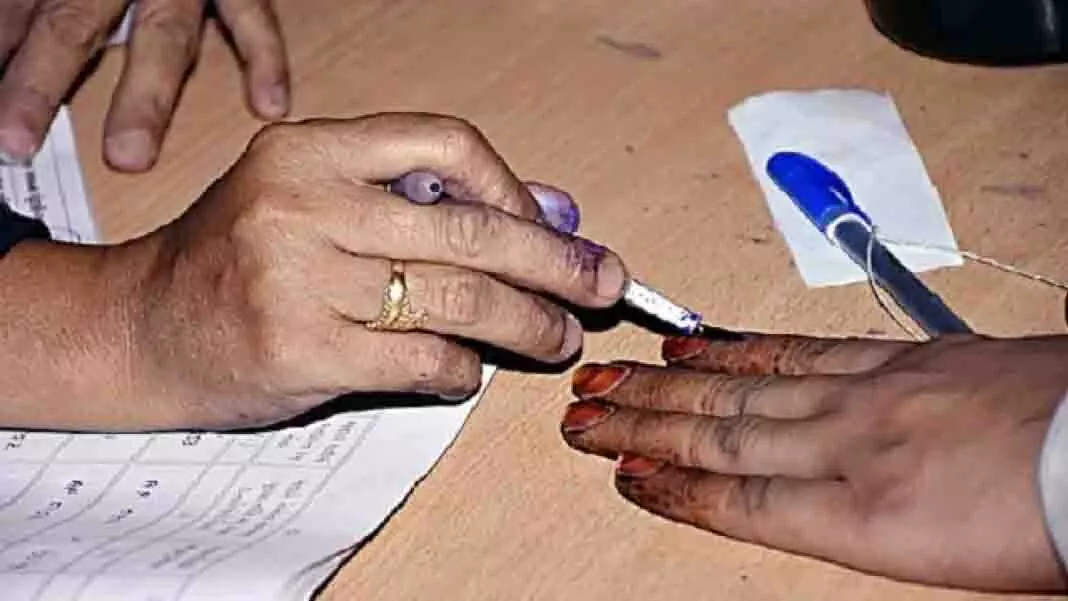 Assam: पंचायत चुनाव के पहले चरण में छिटपुट घटनाएं Assam: पंचायत चुनाव के पहले चरण में छिटपुट घटनाएं