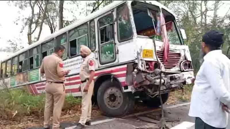 Tarn Taran-Patti मार्ग पर सड़क दुर्घटना में 10 लोग घायल Tarn Taran-Patti मार्ग पर सड़क दुर्घटना में 10 लोग घायल