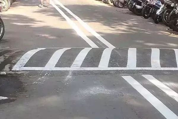 Petbashirabad Colony की सड़कों पर अवैध स्पीड ब्रेकर के खिलाफ शिकायत दर्ज Petbashirabad Colony की सड़कों पर अवैध स्पीड ब्रेकर के खिलाफ शिकायत दर्ज