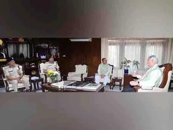 राज्यपाल ने Arunachal Pradesh में सुरक्षा स्थिति की समीक्षा की राज्यपाल ने Arunachal Pradesh में सुरक्षा स्थिति की समीक्षा की