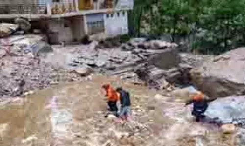 Jammu-Kashmir: बादल फटने और भूस्खलन से जनजीवन अस्त-व्यस्त Jammu-Kashmir: बादल फटने और भूस्खलन से जनजीवन अस्त-व्यस्त