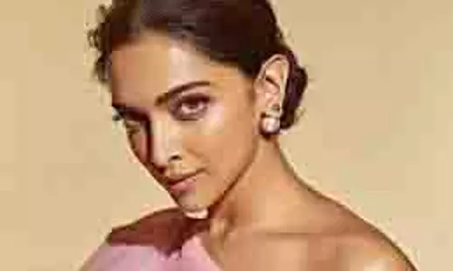 Skin Care: गर्मियों में रूखी त्वचा से हैं परेशान तो ये घरेलू उपाय करेंगे आपकी मदद Skin Care: गर्मियों में रूखी त्वचा से हैं परेशान तो ये घरेलू उपाय करेंगे आपकी मदद