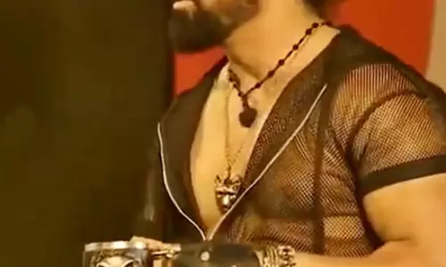 उल्लू ऐप की वेब सीरीज हाउस अरेस्ट पर विवाद गहराया, प्रोड्यूसर और होस्ट के खिलाफ एफआईआर दर्ज उल्लू ऐप की वेब सीरीज हाउस अरेस्ट पर विवाद गहराया, प्रोड्यूसर और होस्ट के खिलाफ एफआईआर दर्ज
