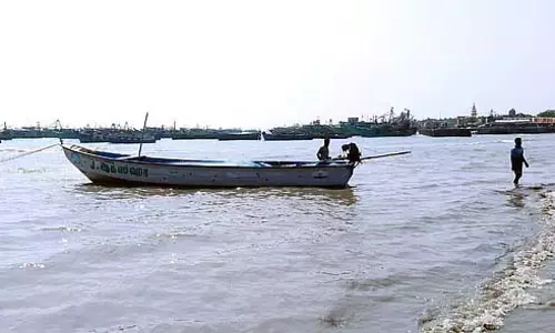 श्रीलंकाई समुद्री डाकुओं के हमले में Tamil Nadu के 14 मछुआरे घायल श्रीलंकाई समुद्री डाकुओं के हमले में Tamil Nadu के 14 मछुआरे घायल