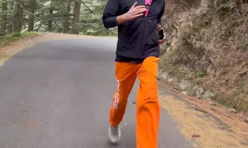 पहाड़ों में मेहनत की दौड़, वीडियो शेयर कर बोले कपिल शर्मा- प्रकृति तुम्हारे साथ है पहाड़ों में मेहनत की दौड़, वीडियो शेयर कर बोले कपिल शर्मा- प्रकृति तुम्हारे साथ है
