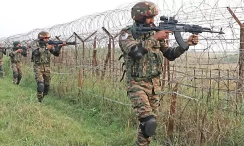 पाकिस्तानी सेना ने लगातार नौवें दिन LoC पर बिना उकसावे के गोलीबारी की पाकिस्तानी सेना ने लगातार नौवें दिन LoC पर बिना उकसावे के गोलीबारी की
