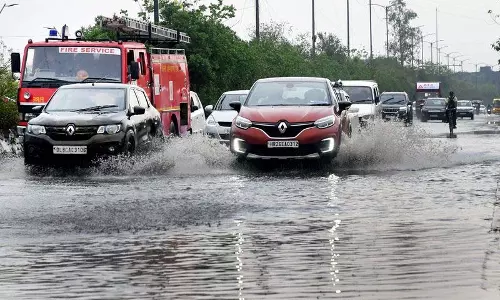 Delhi: जलभराव को लेकर राजनीतिक तूफान