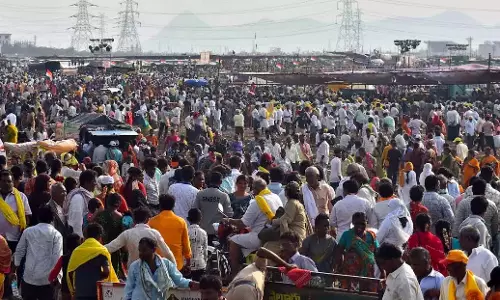 Amaravati वर्क्स के पुनः शुरू होने पर भारी भीड़ उमड़ी