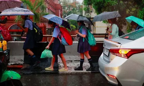 2 घंटे की बेमौसम बारिश से थमी दिल्ली की रफ्तार